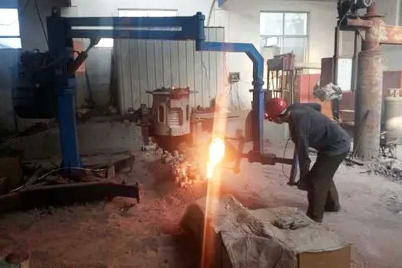 Industrijski manipulator za livarstvo